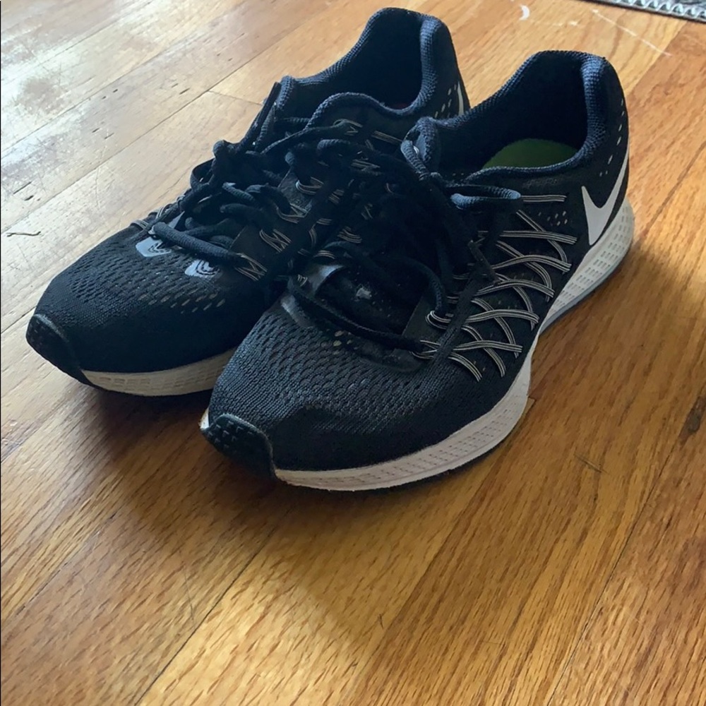 Women’s running sneakers